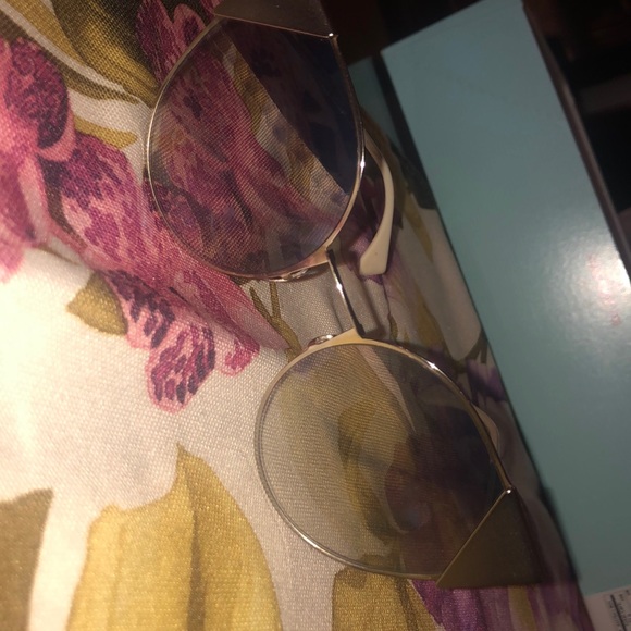 Fendi Sunglasses - Picture 2 of 3